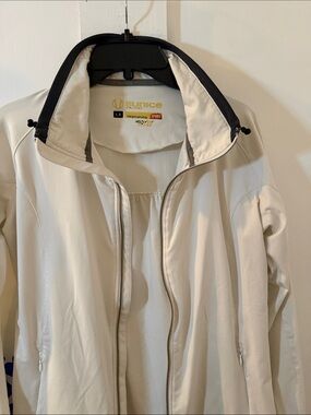 Sunice Women's Cream Softshell Jacket with Black Collar